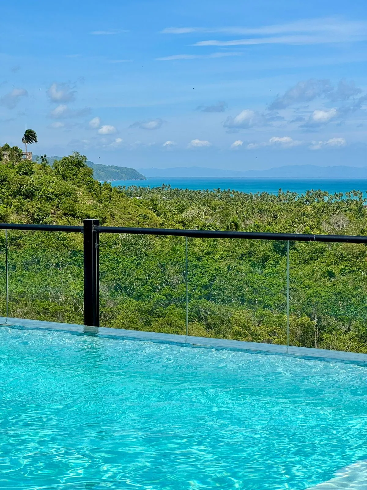 Casa Mirador Bonita — infinity pool overlooking the Caribbean